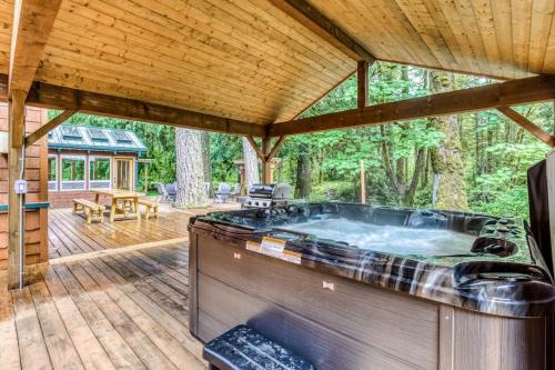 Dog-friendly creekside home with entertainment barn private hot tub & firepit