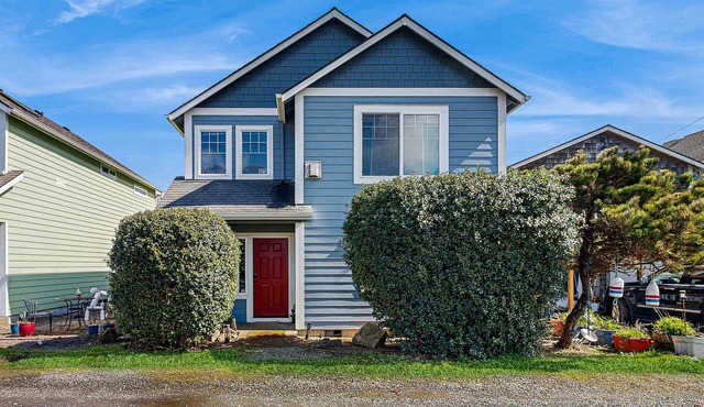Dog-friendly home near the ocean with gas fireplace & partial water views
