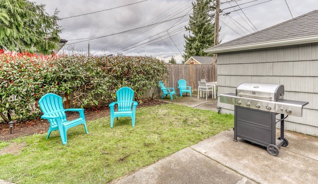 Dog-friendly home with gas grill, cable, WiFi, & streaming services
