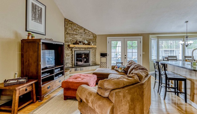 Dog-friendly home with pool & hot tub access, fireplace, bikes, and WiFi