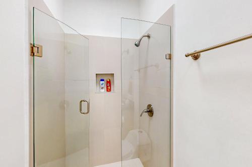 Dog-Friendly Villa with Heated Outdoor Pool, Hot Tub, Streaming, Partial Views