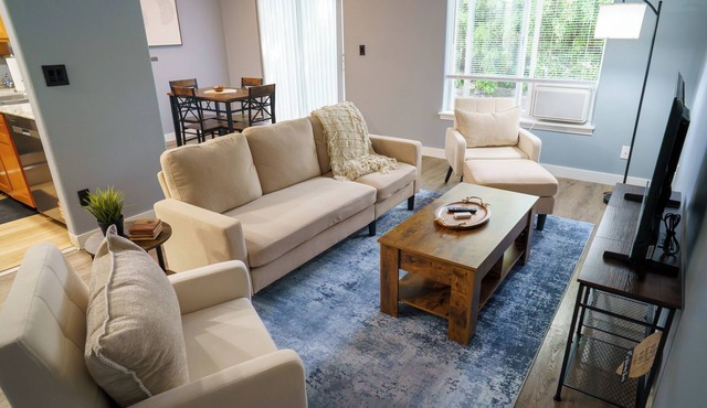 Downtown Tigard 3BR + 2.5 BA Family Getaway