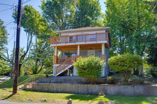 Easy Access to Dtwn! Seattle Group-Friendly Home