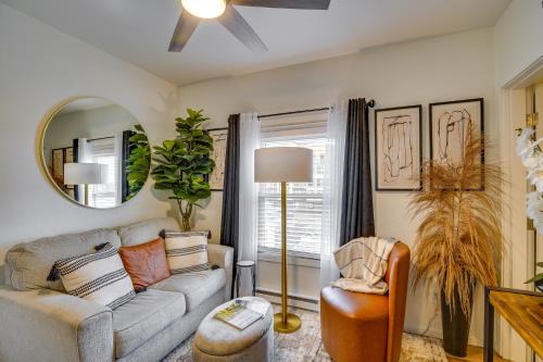 Easy Access to Dtwn Tacoma! Stylish Couple's Condo