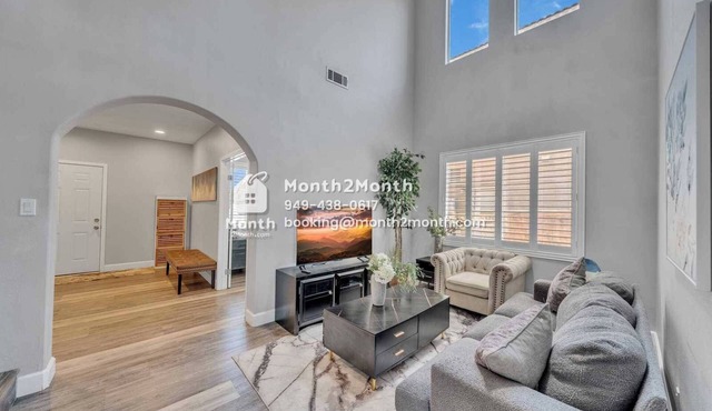 Elegant 5BR｜Family-Friendly Comfort｜Dedicated Office｜Serene Patio Escape #41354