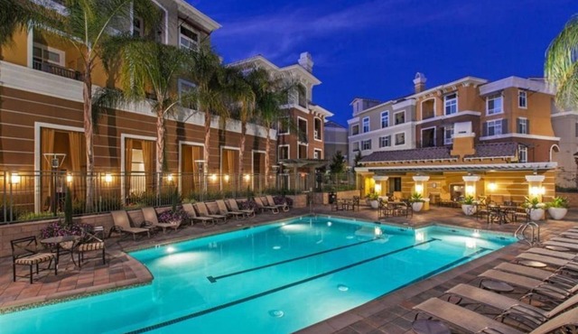 Elegant Verdant 2BR Retreat with Gym