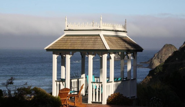 Elk Cove Inn & Spa