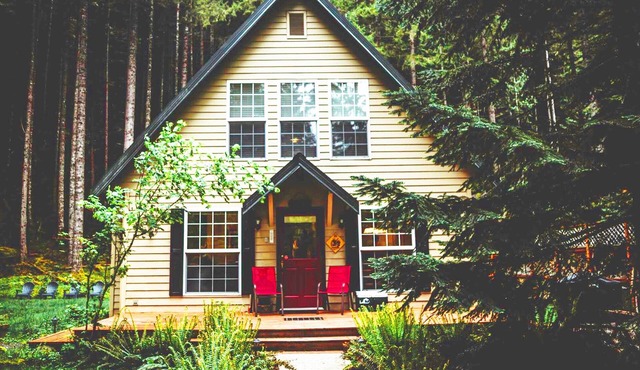 Elk Crossing Cozy Cabin at Crystal Mountain