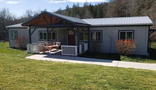 Enchanting Getaway Farmhouse and Tiny House Duo