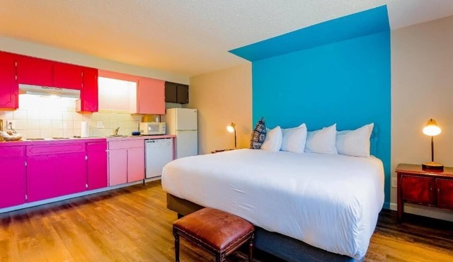 Endless Views and Relaxation! Pets Allowed, Kitchenette, Free Parking!