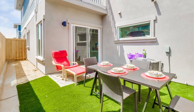 Entire Modern 3BR Home w Garage 5-min to the Beach, 15-min to San Diego Downtown