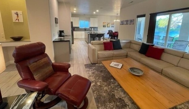 Exceptional Home, Exceptional location, Wolf Creek Golf Course