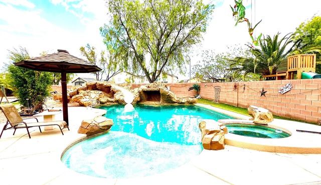 Expansive Fully Furnished 4-Bedroom Home w/Pool – Perfect for Traveling Pros
