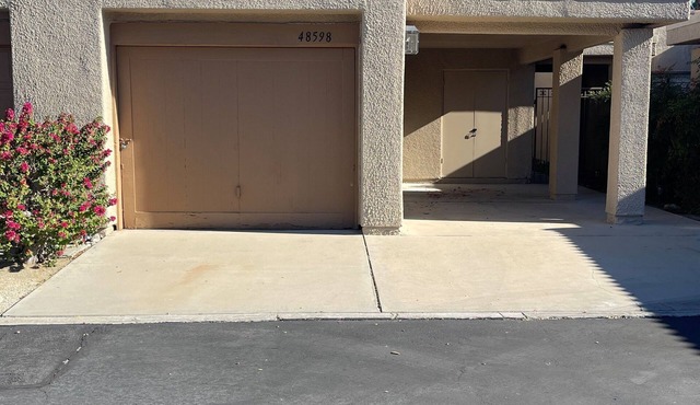 Fabulous 2-bedroom condo with AC in sunny Palm Desert