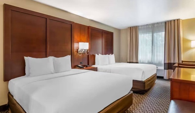 Fairfield Queen Studio w/Breakfast, Pool & Gym