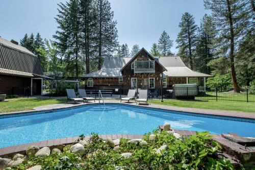 Family-Friendly Cabin with Private Pool and Impressive Exterior Living Areas in Leavenworth, Washington