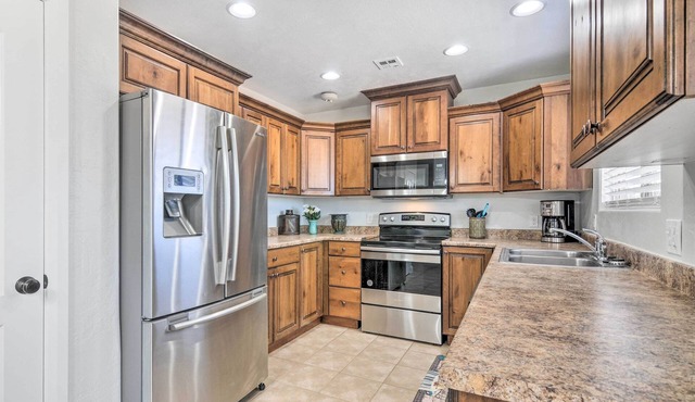Family-friendly Cedar City Home ~ 3 Mi to SUU