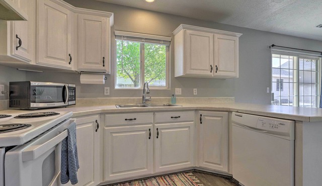 Family-friendly Cedar City Home: Yard + Grill