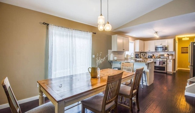 Family + Pet Retreat Near Old Mill Bend