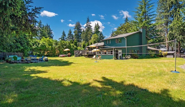Family Retreat with Groovy Vibes - Bar + Firepit