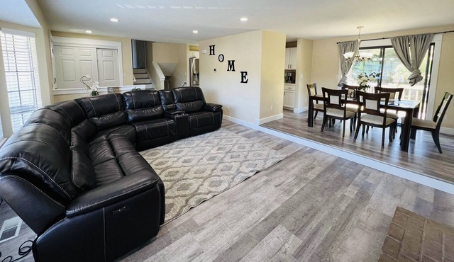 Fantastic home minutes from the EUG Airport!