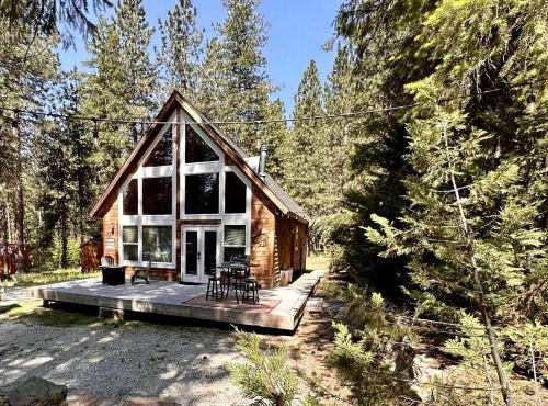 Fantastic Wooden Cabin with Hot-tub and Fire Pit in Leavenworth, Washington