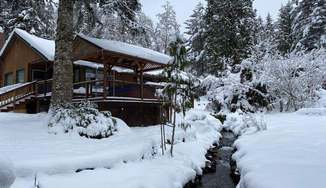 Feel at home in the mountains by a creek w/hot-tub