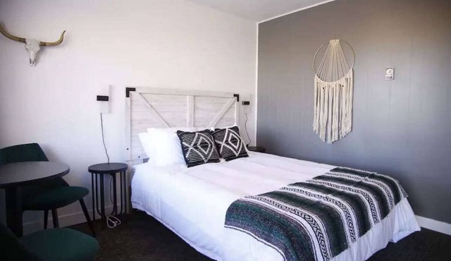 Fillmore Lodge: Discounted Cheerful Queen Room