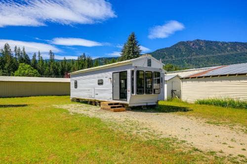 Fish, Hunt & Explore! Mtn-View Tiny Home in Noxon