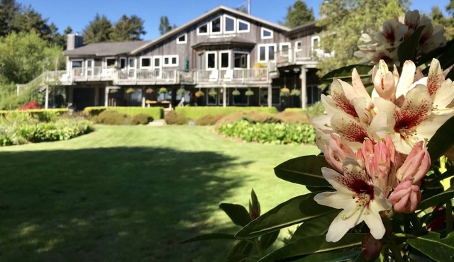 Floras Lake House Bed & Breakfast