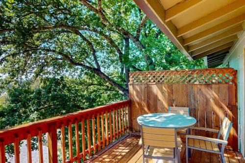 Full duplex with patio-deck mountain views washer&dryer dogs allowed