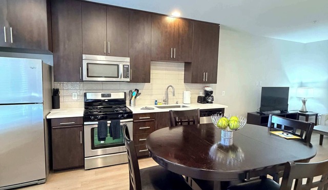 Fully Furnished 1BR San Diego w/Wi-Fi Parking