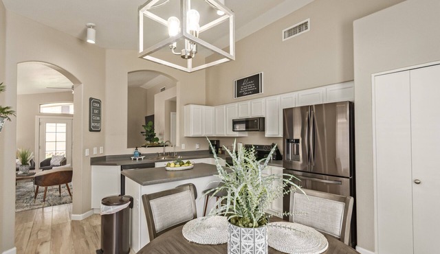 Gilbert Luxury Remodel ~ EV Charger, 1-Level Comfort, Family & Pet-Friendly