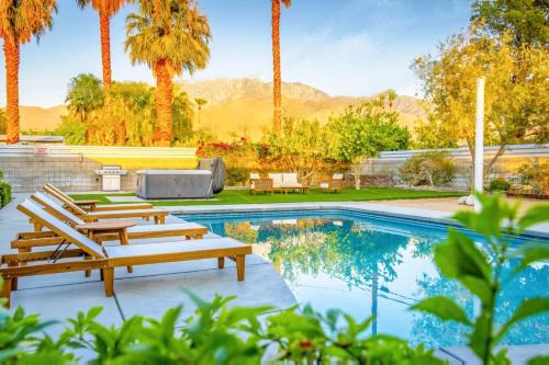 Golden Age Retreat with pool and hot tub
