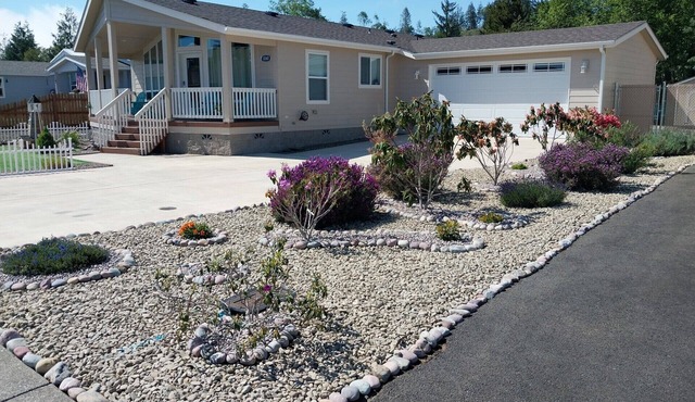Gorgeous 3-bedroom house in tranquil Lakeside perfect for relaxing stays