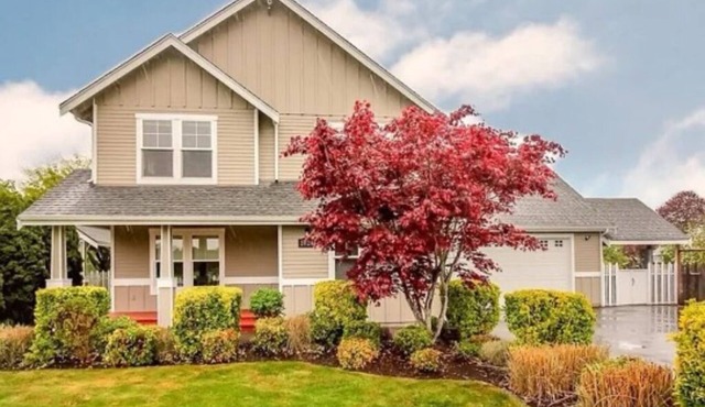 Gorgeous 5-bedroom house in friendly Tacoma neighborhood