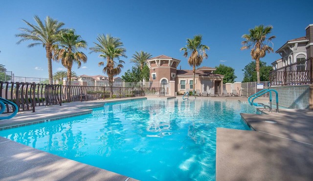 Gorgeous Gated Condo Summerlin Clean Comfort minutes from Strip, Red Rock
