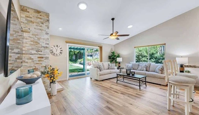 Great Neighborhood, 4 TVs, Sleeps 10