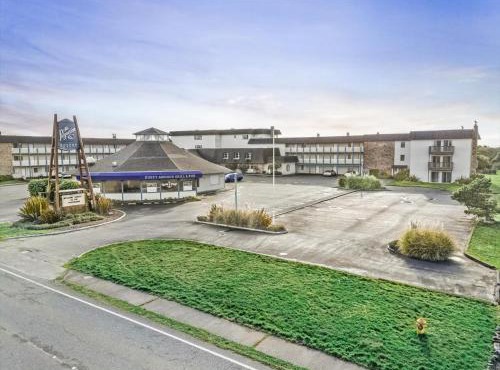 Ground Floor Studio - Pet-Friendly with Kitchenette - Pool and Hot Tub