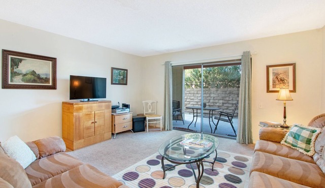 Ground Level Ranch Club Condo,Â Pool & Spa, Minutes to Downtown, Steps From Groc