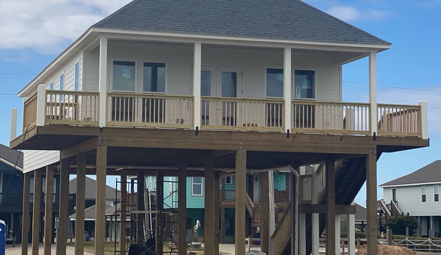 Hackberry Getaway . 4 bedrooms, 2 baths, Sleeps 10, On The Water. NEW CONST.