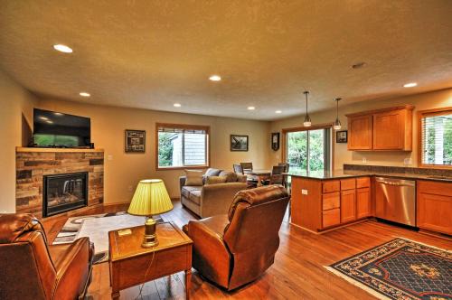 Hammond Home 2 Blocks to Marina & Columbia River!