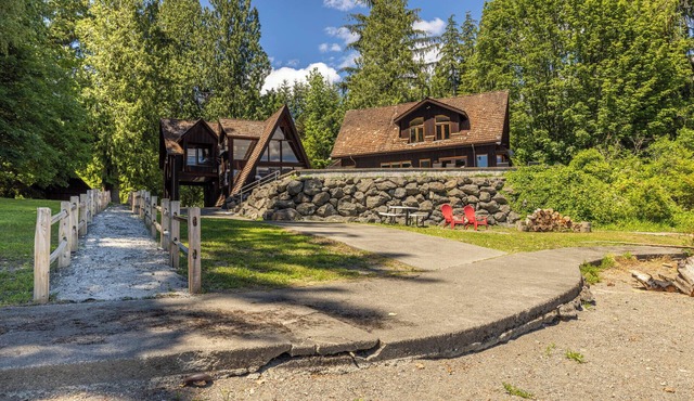 Hawk’s Landing Private Lakefront Estate - 2 Homes in Olympic National Park