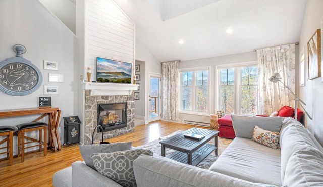 Hawks Peak 406- Mtn Condo, Top Floor, Mtn View, Modern, Near Attractions