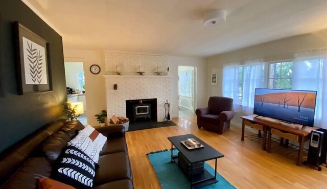 HEART OF EASTSOUND - ENTIRE HOME (NEW LISTING)