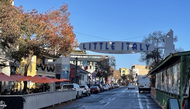 Heart of Little Italy - Five blocks from San Diego Bay