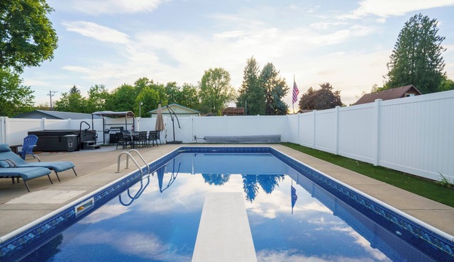Heated Pool & Hot Tub | Modern Family Retreat