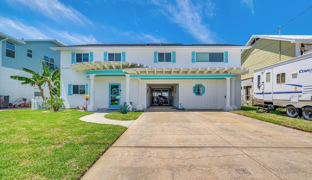 Hernando Beach Home on Dolphin Cove: Dock & Kayaks