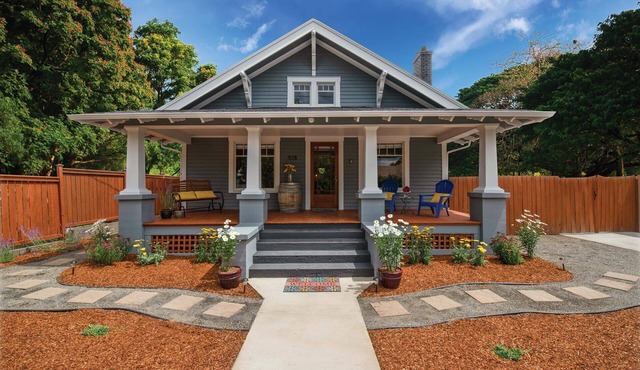 Historic 1910 Bungalow & Carriage House Dog Friendly 1 Block to Wine & Dine