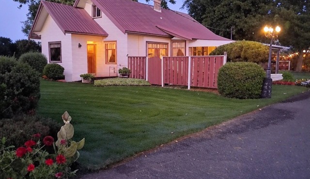 Historic 1915 Wine Country Home: 3 Queens, 2 Twins, WiFi & AC, 23 Acres